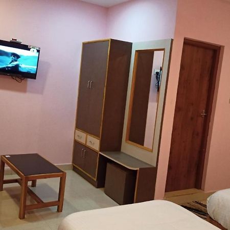 ホテル Aarthi Residency カライクディ エクステリア 写真