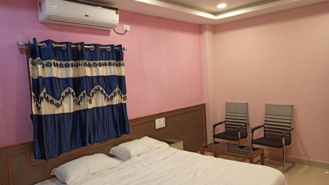 ホテル Aarthi Residency カライクディ エクステリア 写真