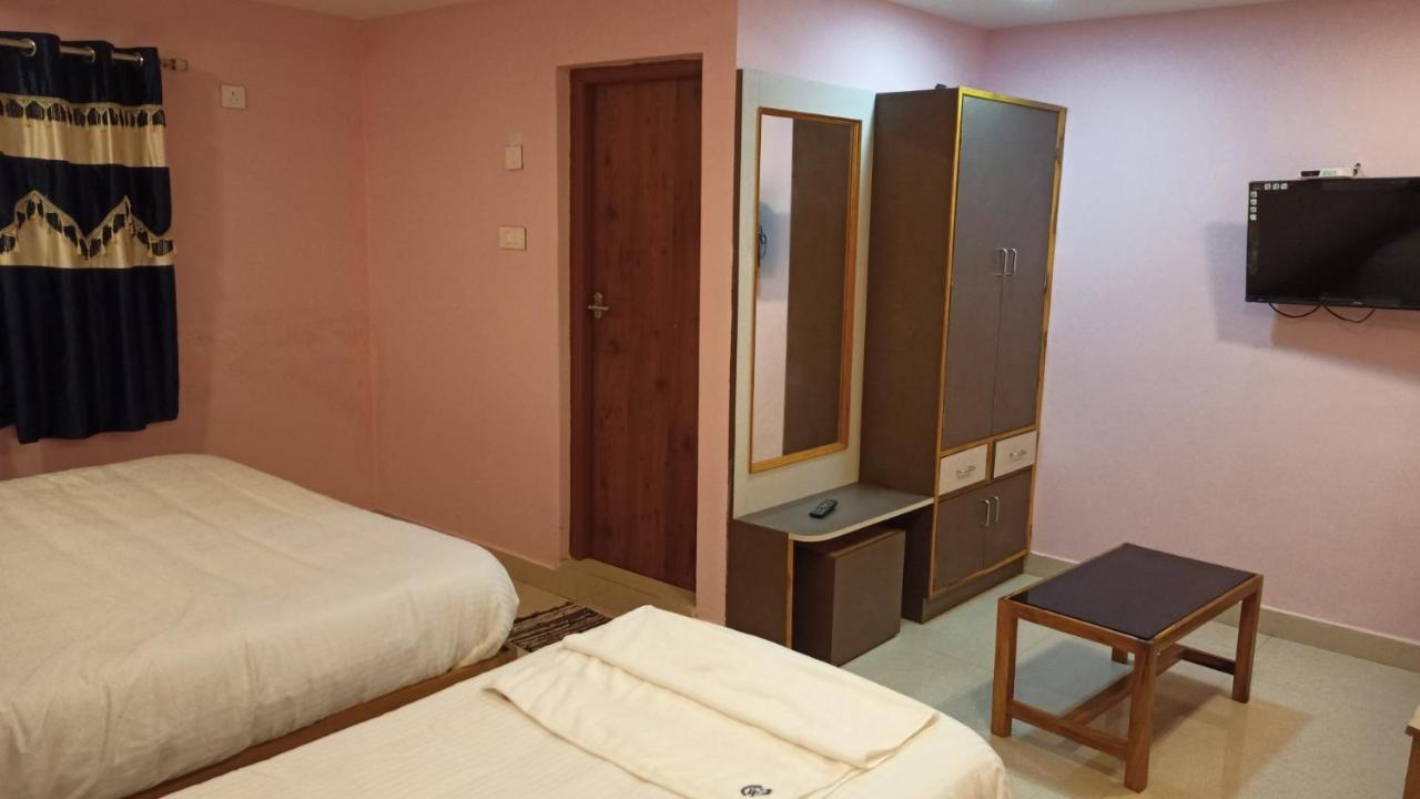 ホテル Aarthi Residency カライクディ エクステリア 写真