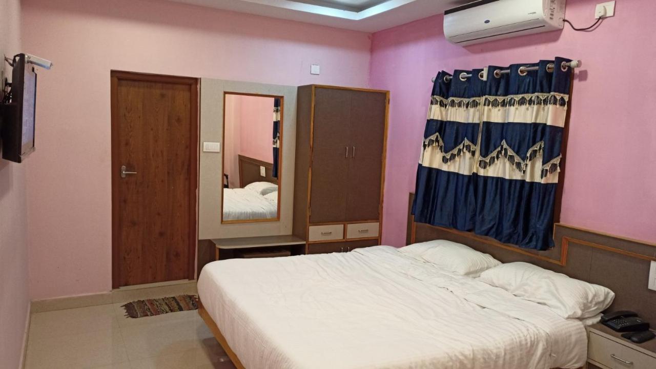 ホテル Aarthi Residency カライクディ エクステリア 写真