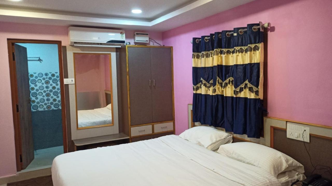 ホテル Aarthi Residency カライクディ エクステリア 写真