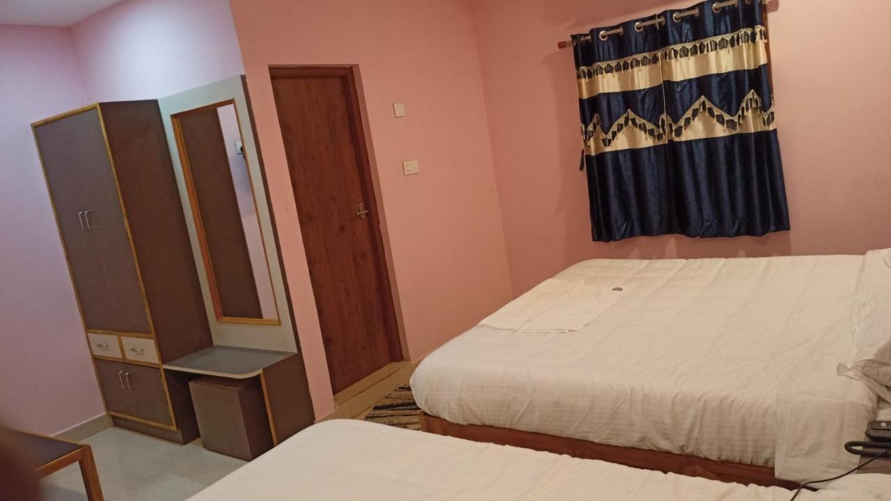 ホテル Aarthi Residency カライクディ エクステリア 写真