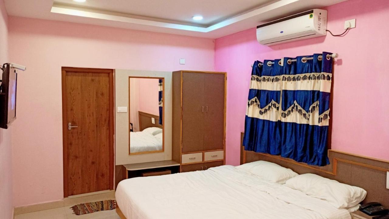 ホテル Aarthi Residency カライクディ エクステリア 写真
