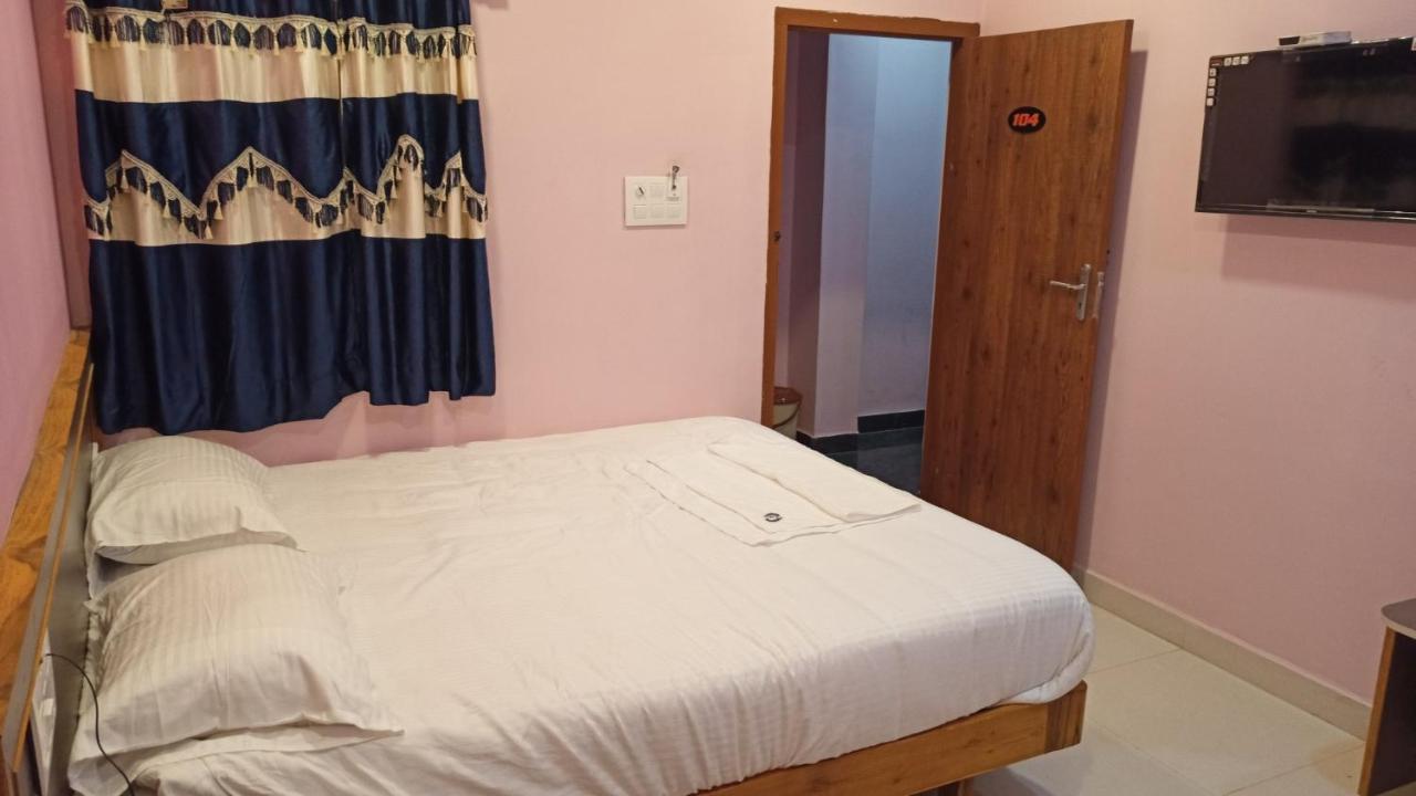 ホテル Aarthi Residency カライクディ エクステリア 写真