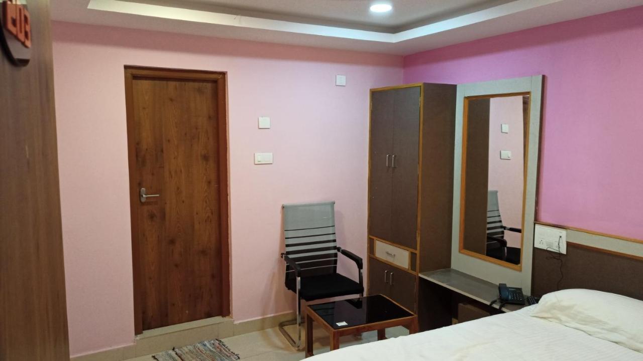 ホテル Aarthi Residency カライクディ エクステリア 写真