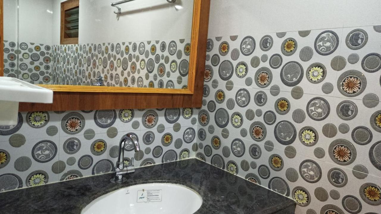 ホテル Aarthi Residency カライクディ エクステリア 写真