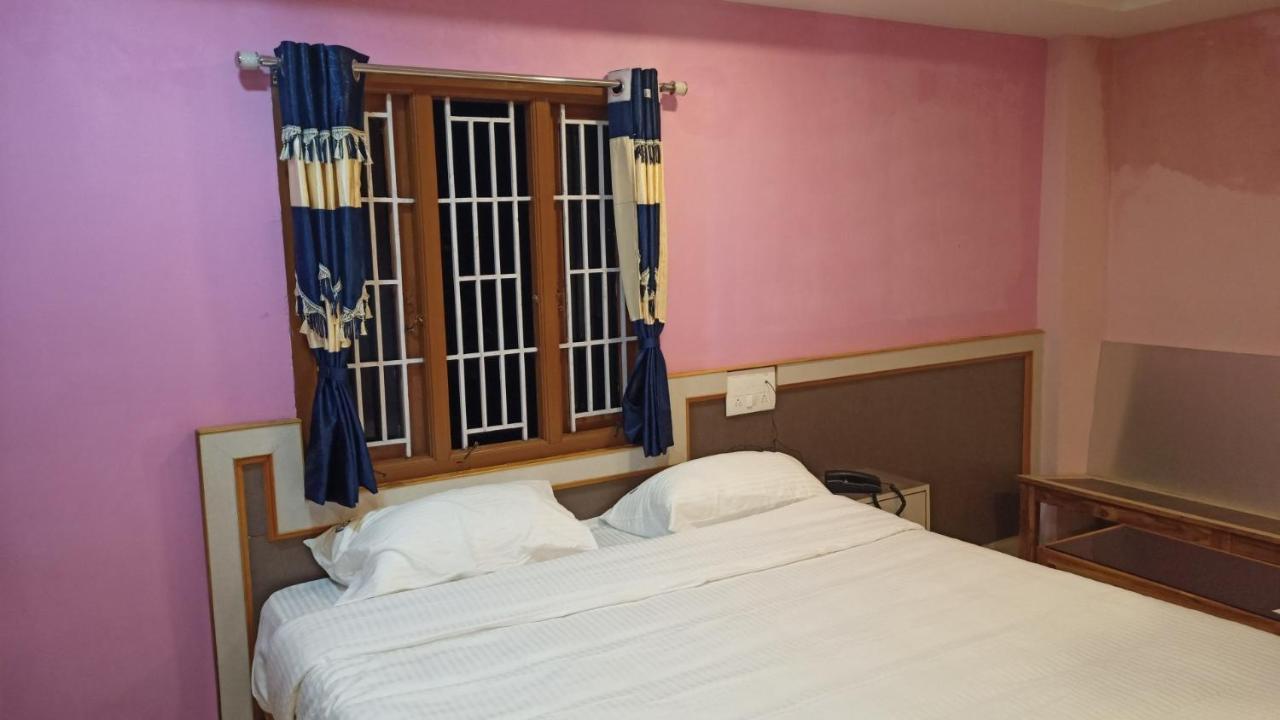 ホテル Aarthi Residency カライクディ エクステリア 写真