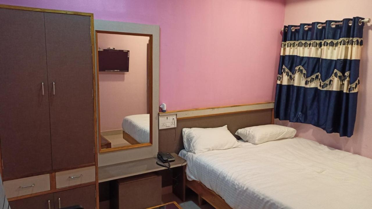ホテル Aarthi Residency カライクディ エクステリア 写真