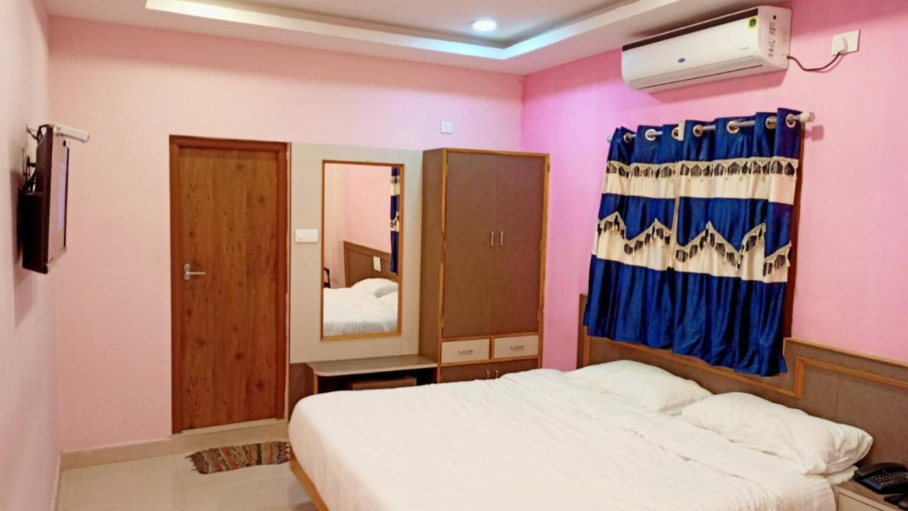ホテル Aarthi Residency カライクディ エクステリア 写真