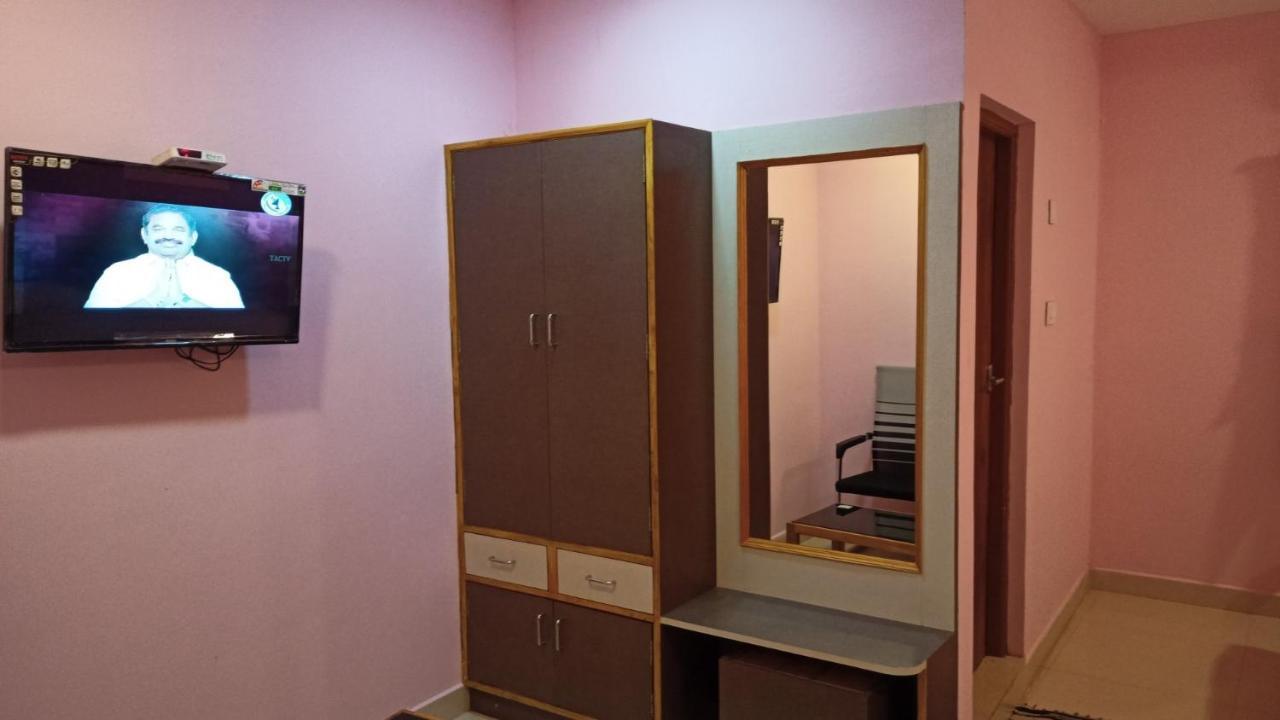 ホテル Aarthi Residency カライクディ エクステリア 写真