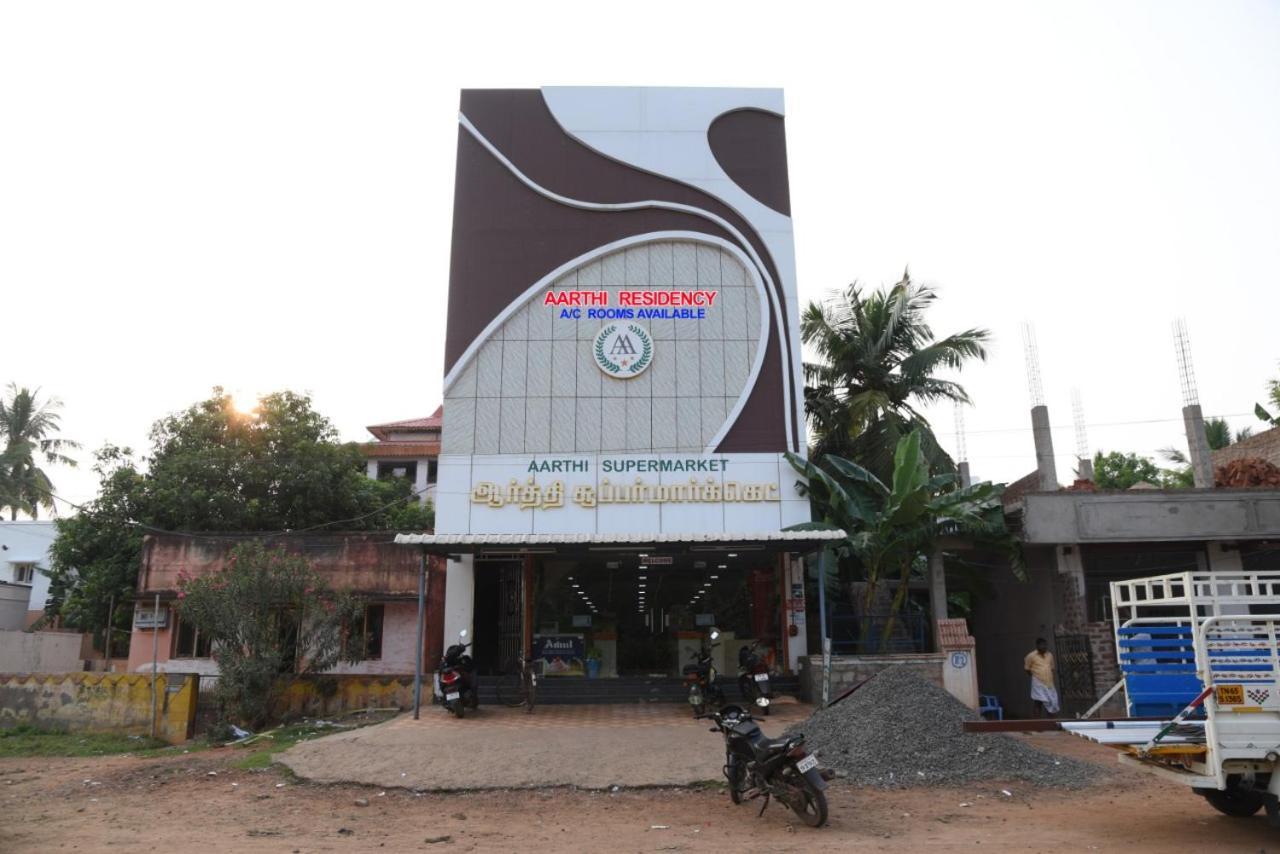 ホテル Aarthi Residency カライクディ エクステリア 写真
